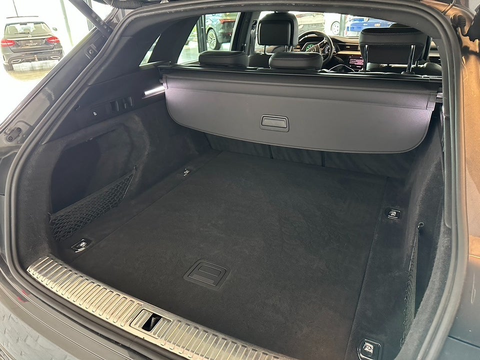 Audi Q8 e-tron 55 S-line quattro 5d