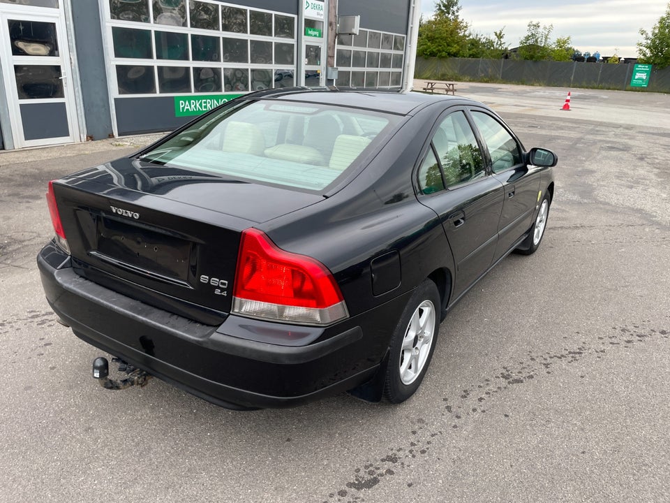 Volvo S60 2,4 140 4d