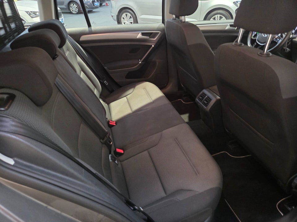 VW Golf VII 1,4 TSi 122 Comfortline Variant BMT 5d