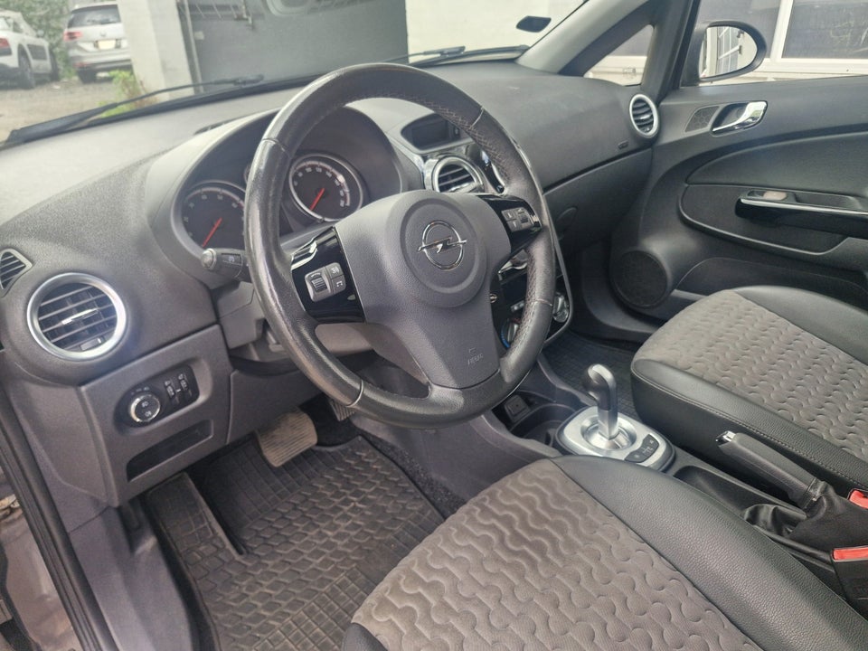 Opel Corsa 1,2 16V Cosmo aut. 5d