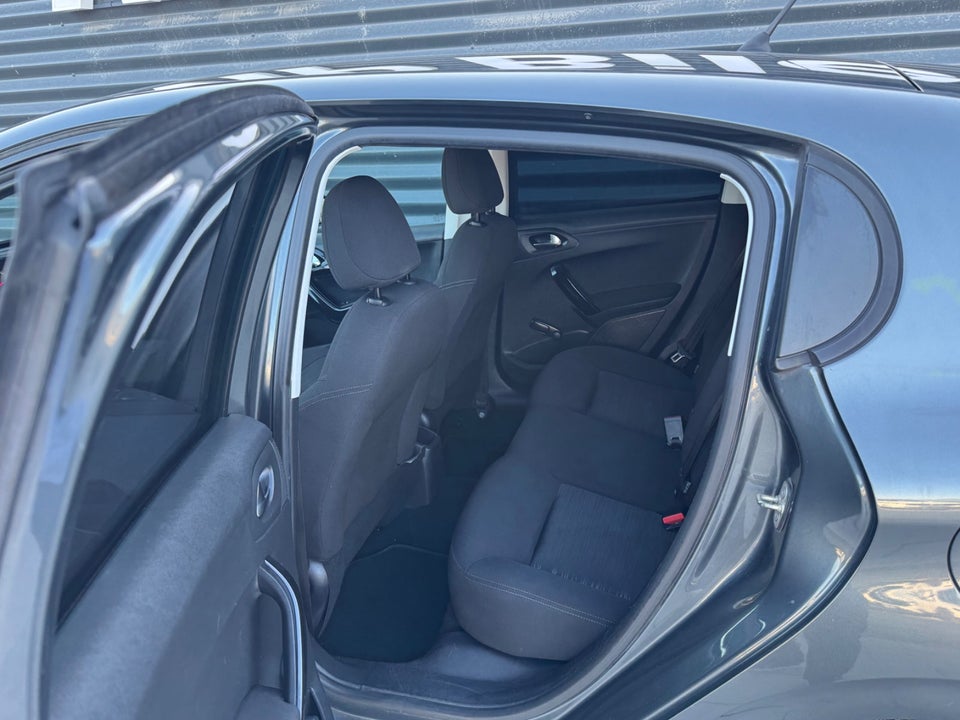 Peugeot 208 1,0 VTi Active 5d