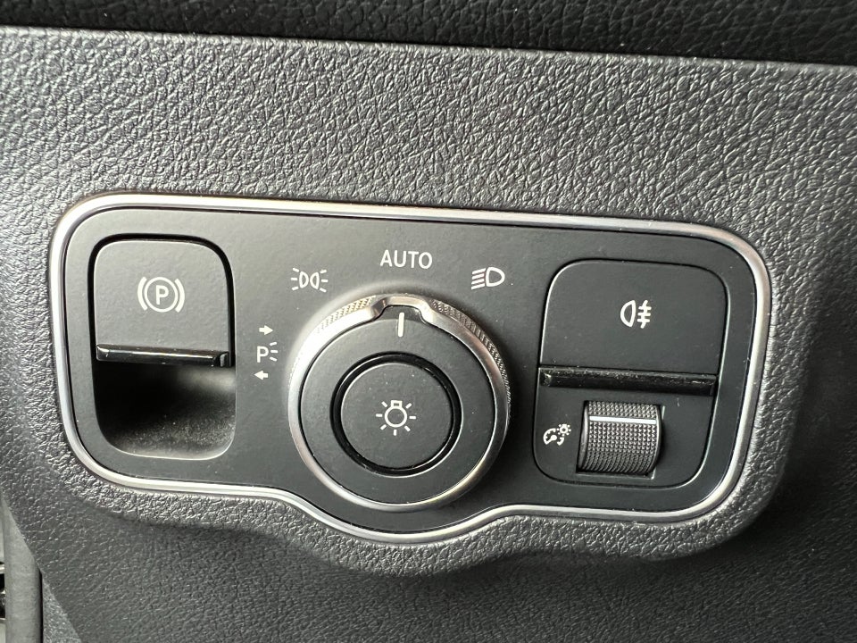 Mercedes EQB250+ Progressive 5d