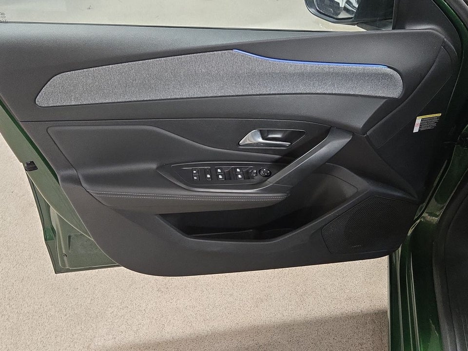 Peugeot 308 1,6 Hybrid First Selection EAT8 5d