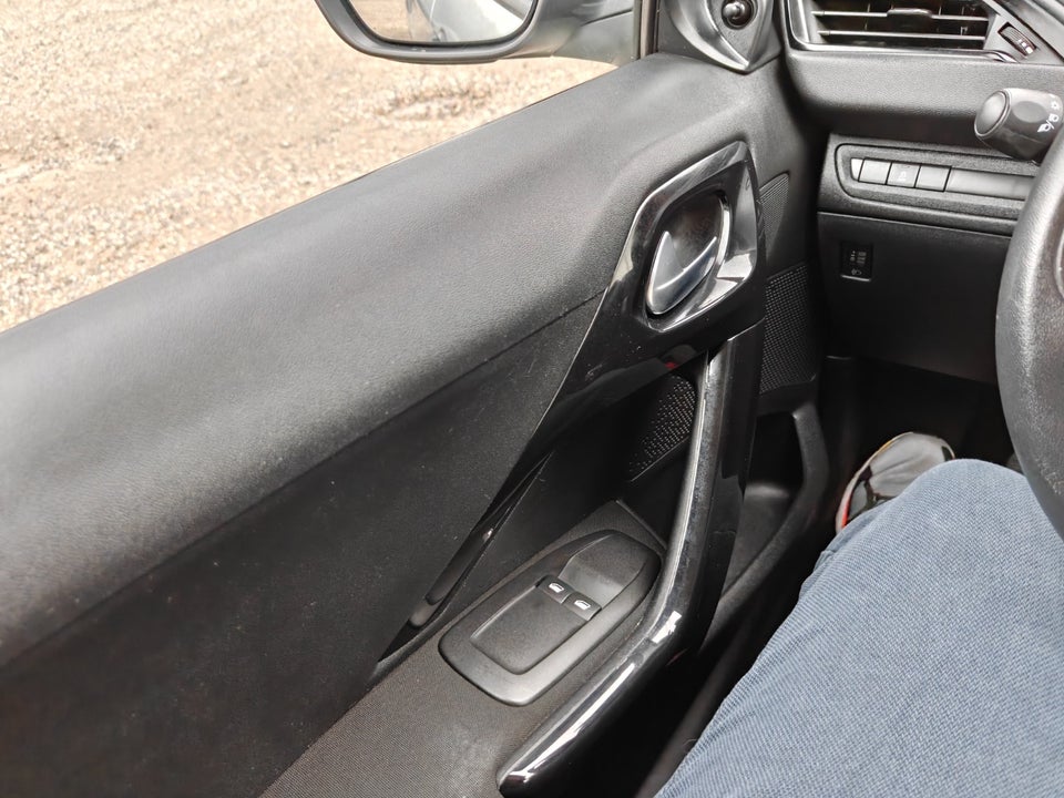 Peugeot 208 1,0 VTi Access 5d