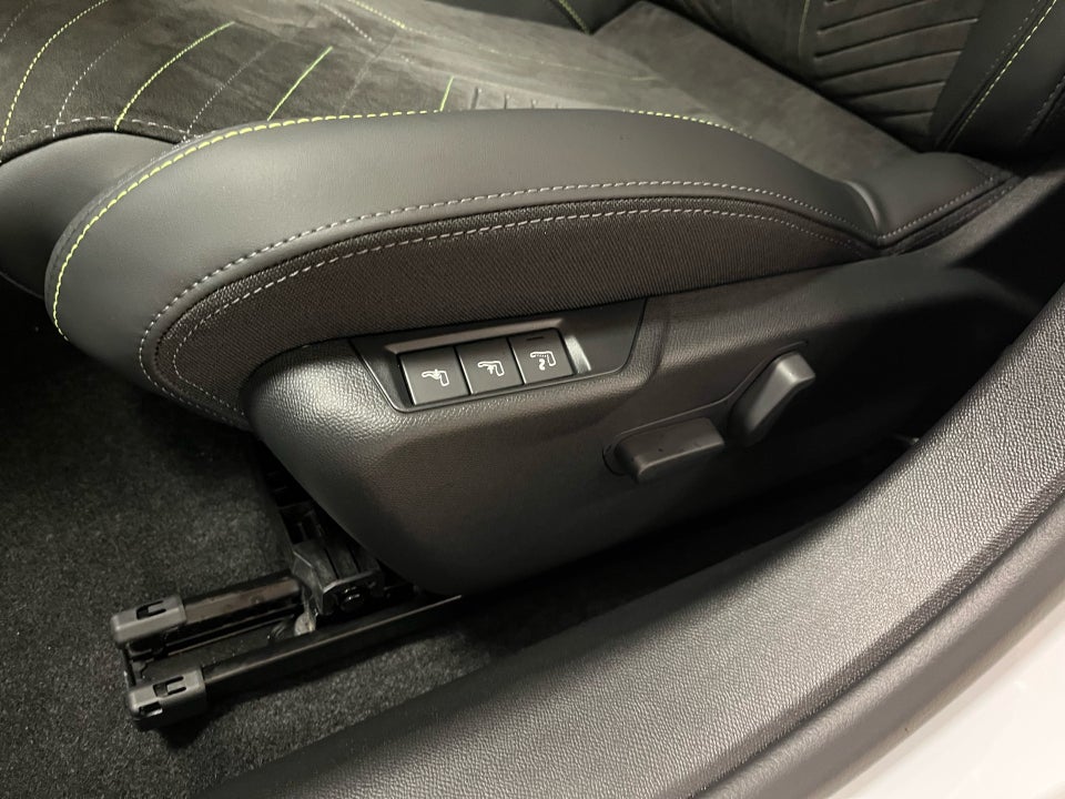 Peugeot e-208 54 GT Pack 5d