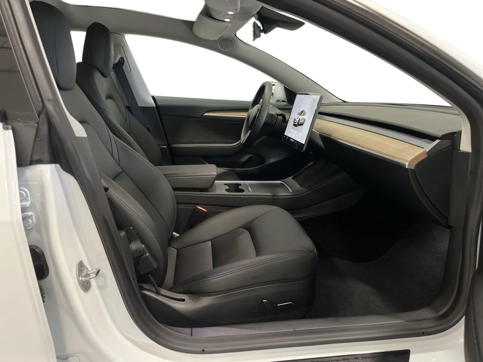 Tesla Model 3 Long Range RWD 4d