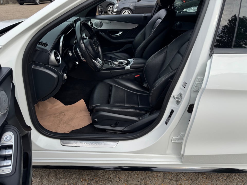 Mercedes C400 3,0 AMG Line stc. aut. 4Matic 5d