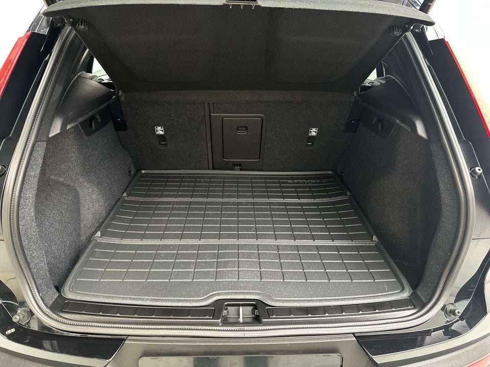 Volvo EX40 Extended Range Black Edition 5d