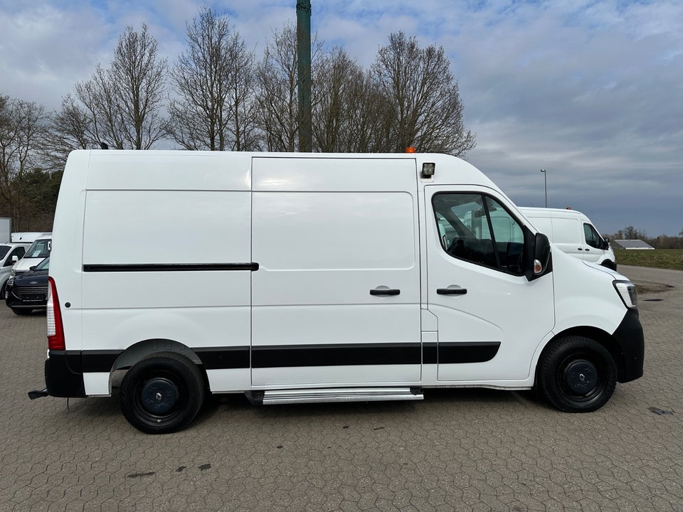 Renault Master IV T33 2,3 dCi 150 L2H2 Kassevogn