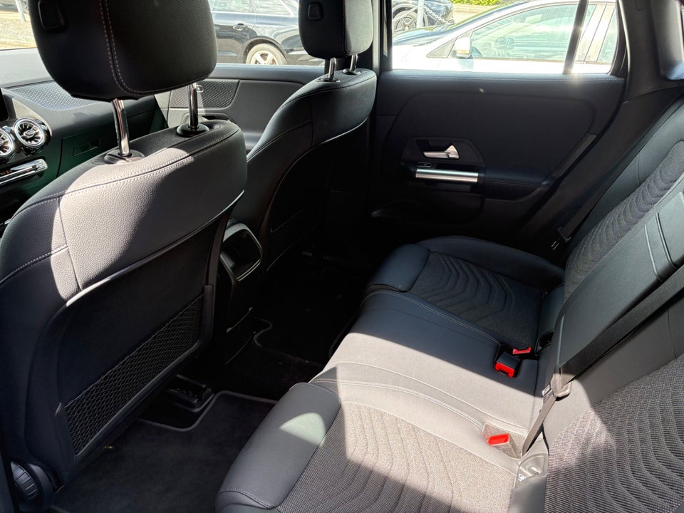 Mercedes EQA350 4Matic 5d
