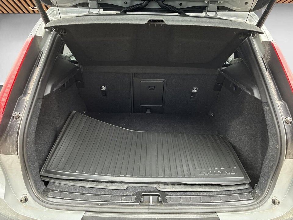 Volvo EX40 Extended Range Plus 5d
