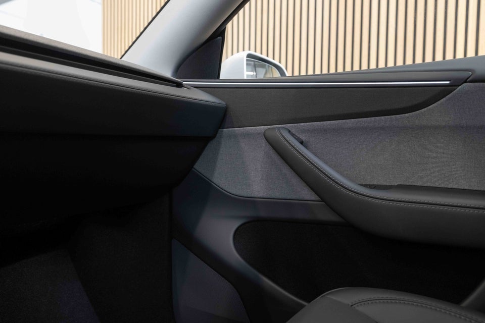 Tesla Model Y Long Range RWD 5d