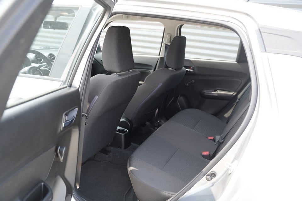 Suzuki Swift 1,2 Dualjet Club 5d