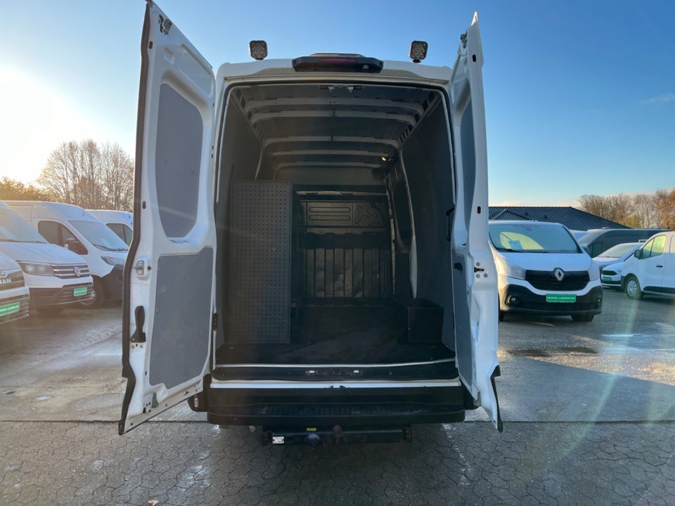 Iveco Daily 2,3 35S16 12m³ Van AG8