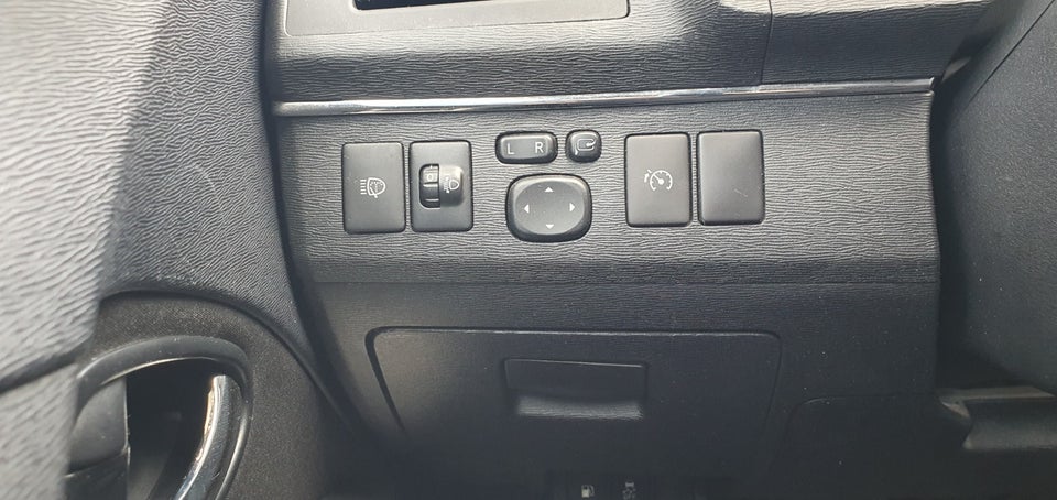 Toyota Avensis 2,0 D-4D T2 stc. 5d