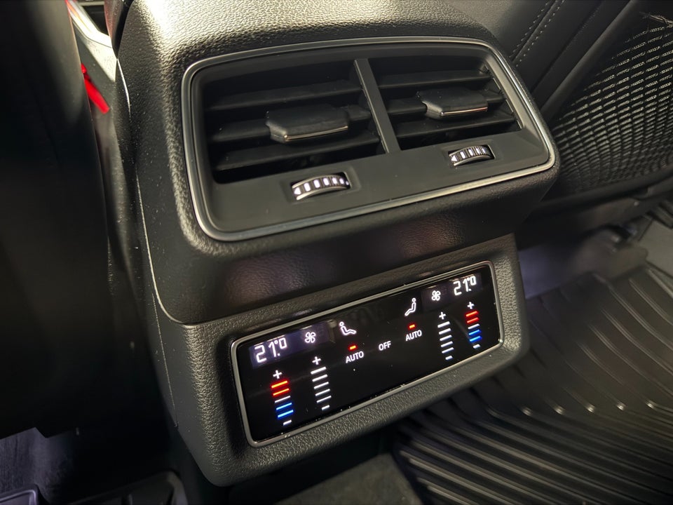 Audi Q8 e-tron 55 S-line quattro 5d