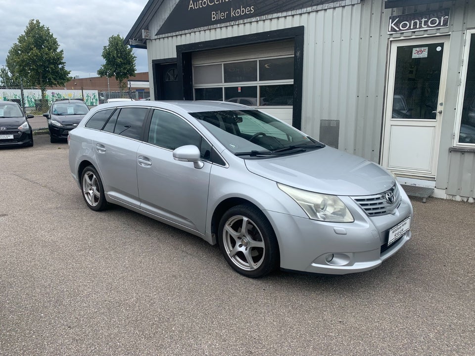 Toyota Avensis 1,6 VVT-i T1 stc. 5d