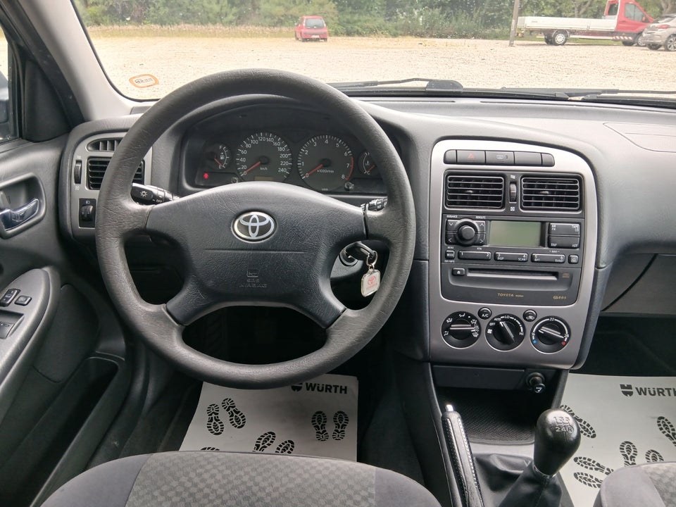 Toyota Avensis 1,8 VVT-i Terra 5d