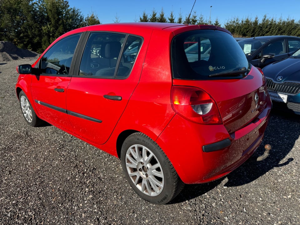 Renault Clio II 1,6 Dynamique 5d