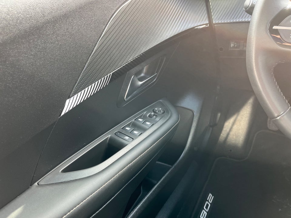 Peugeot 208 1,2 PureTech 100 Allure+ 5d