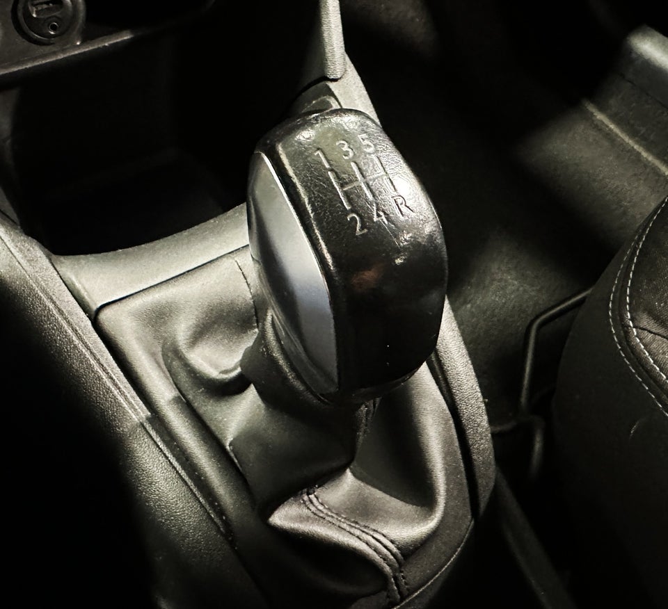 Peugeot 208 1,2 VTi Allure Sky 5d