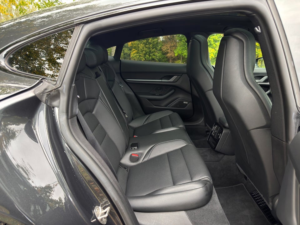 Porsche Taycan Performance+ 4d