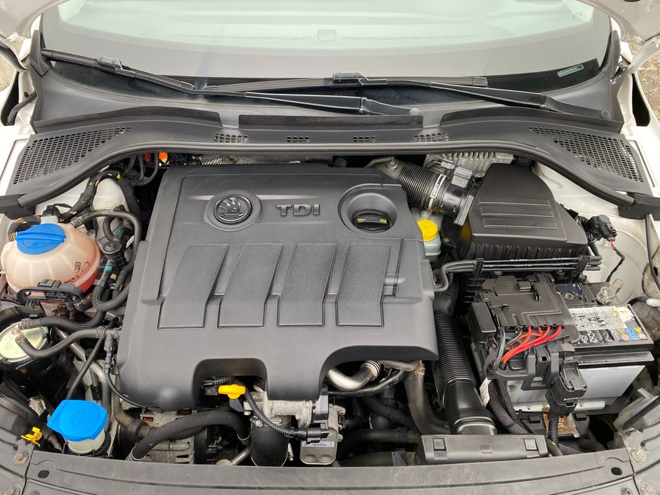 Skoda Rapid 1,6 TDi 105 Ambition Spaceback 5d