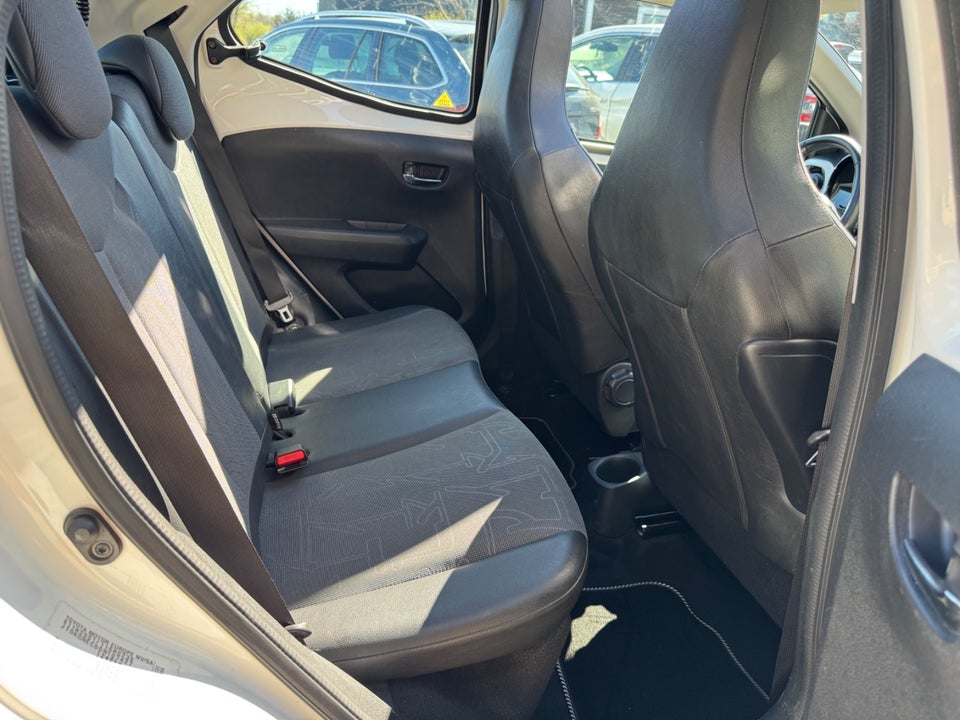Toyota Aygo 1,0 VVT-i x-wave Sky 5d
