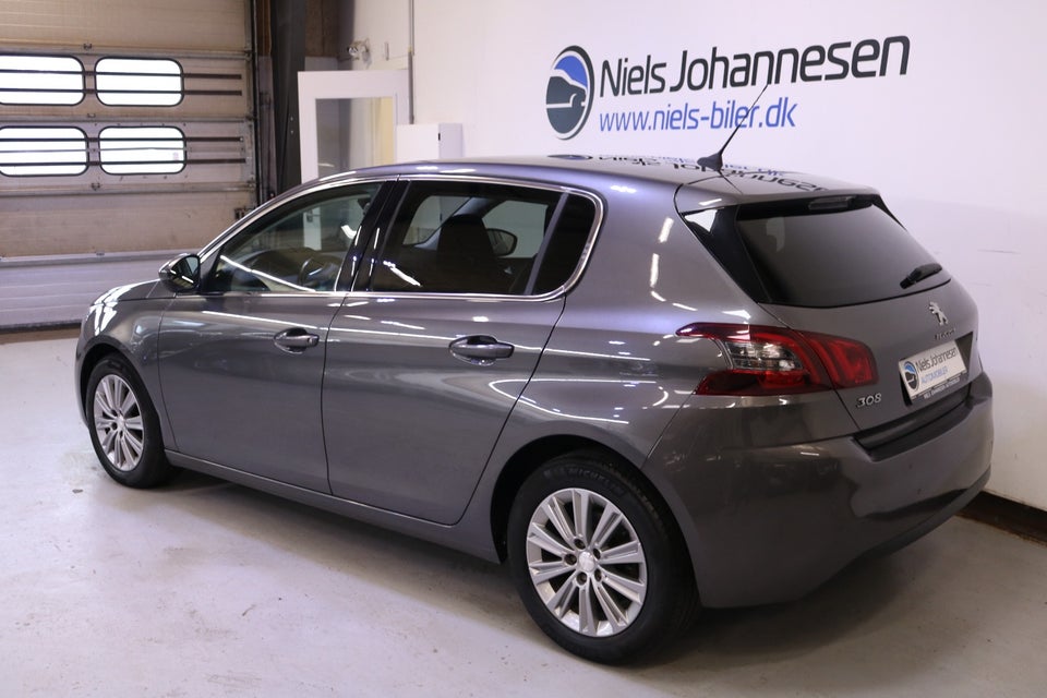 Peugeot 308 1,5 BlueHDi 130 Selection Sky 5d