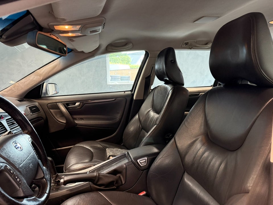Volvo V70 2,4 D 130 Momentum aut. 5d