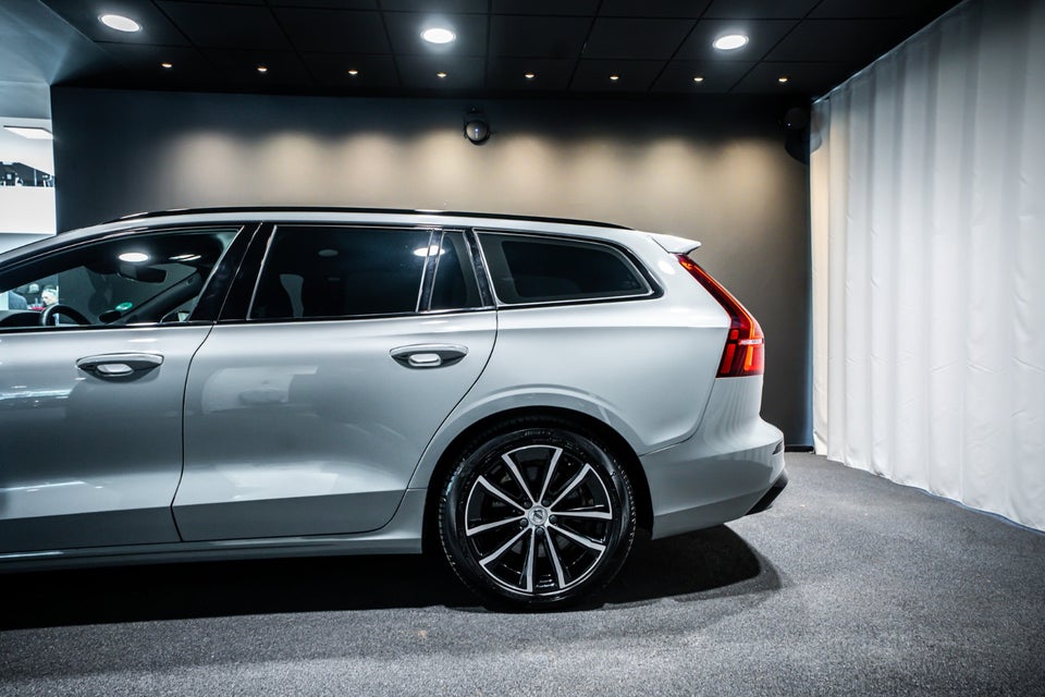 Volvo V60 2,0 T6 ReCharge Plus Dark aut. AWD 5d