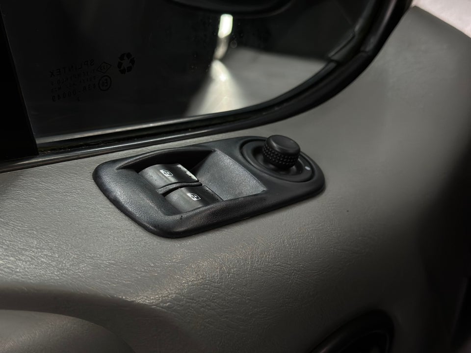 Renault Trafic T27 2,0 dCi 115 L1H1 4d