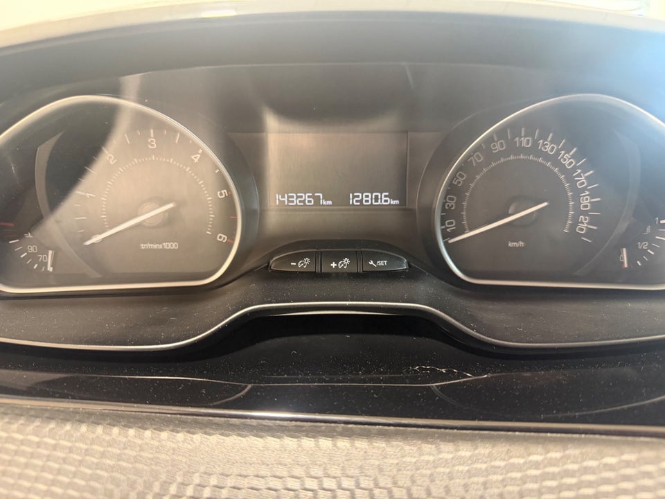 Peugeot 208 1,6 BlueHDi 100 Desire Sky 5d