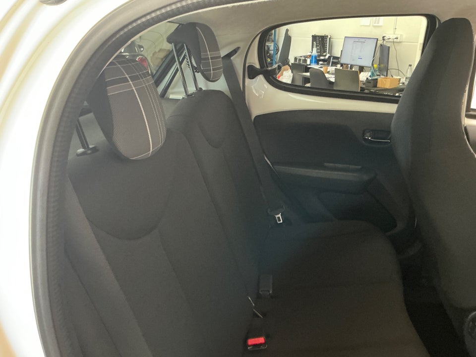 Peugeot 108 1,0 e-VTi 69 White Edition 5d