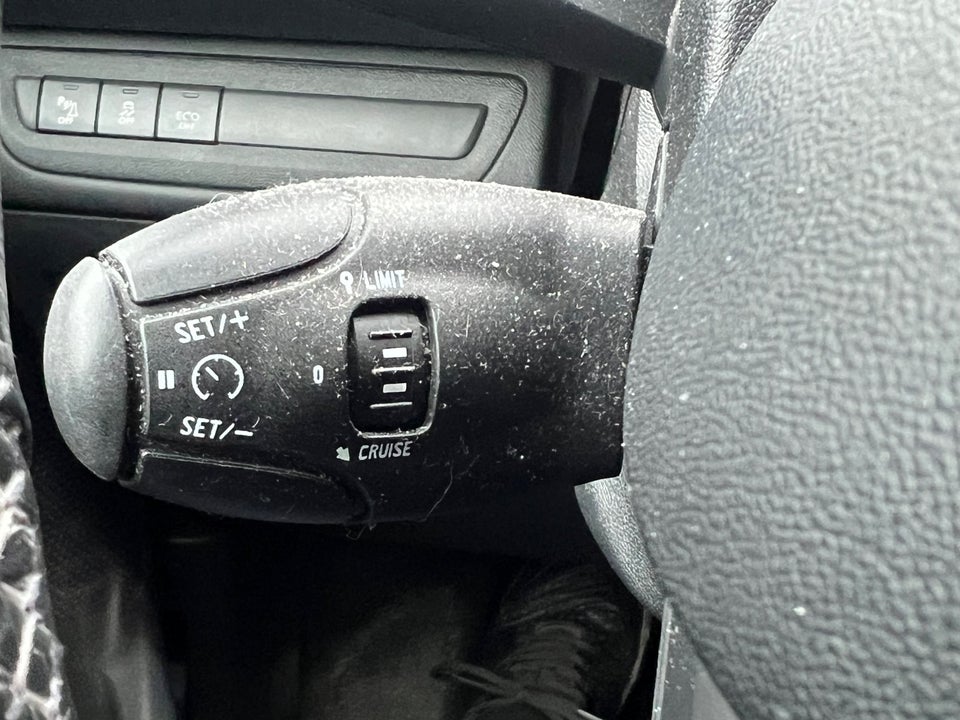 Peugeot 2008 1,6 BlueHDi 100 Allure Sky 5d