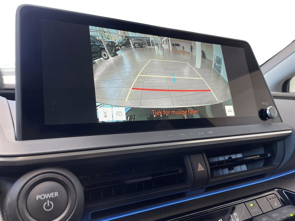 Toyota Prius 2,0 Plug-in Hybrid Elegant 5d