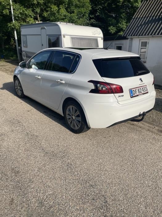 Peugeot 308 1,6 BlueHDi 120 Selection Sky 5d