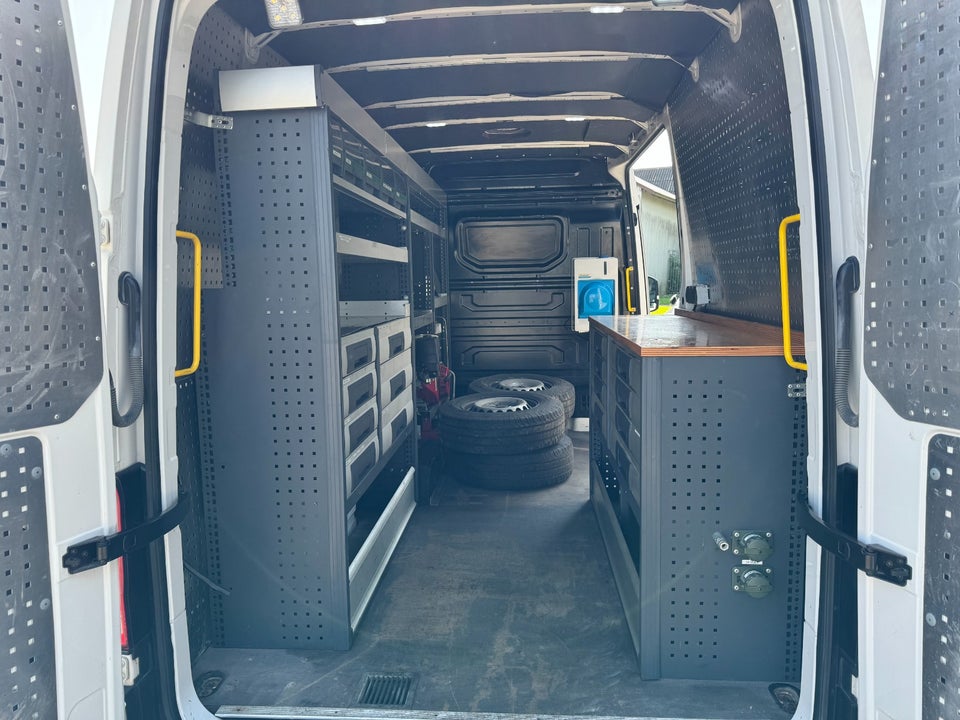 VW Crafter 35 2,0 TDi 177 Kassevogn L3H2