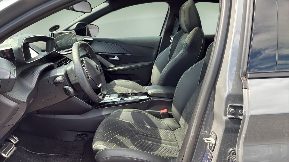 Peugeot e-208 54 GT Pack 5d