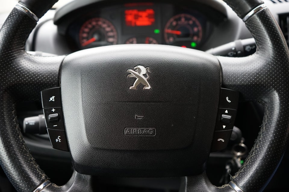 Peugeot Boxer 333 2,2 BlueHDi 140 L2H2 Premium
