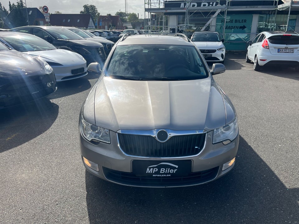Skoda Superb 2,0 TDi 140 Comfort Combi DSG 5d