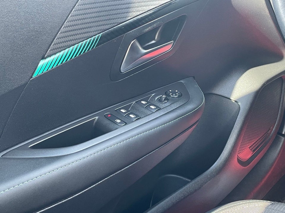 Peugeot 208 1,2 PureTech 100 Allure 5d
