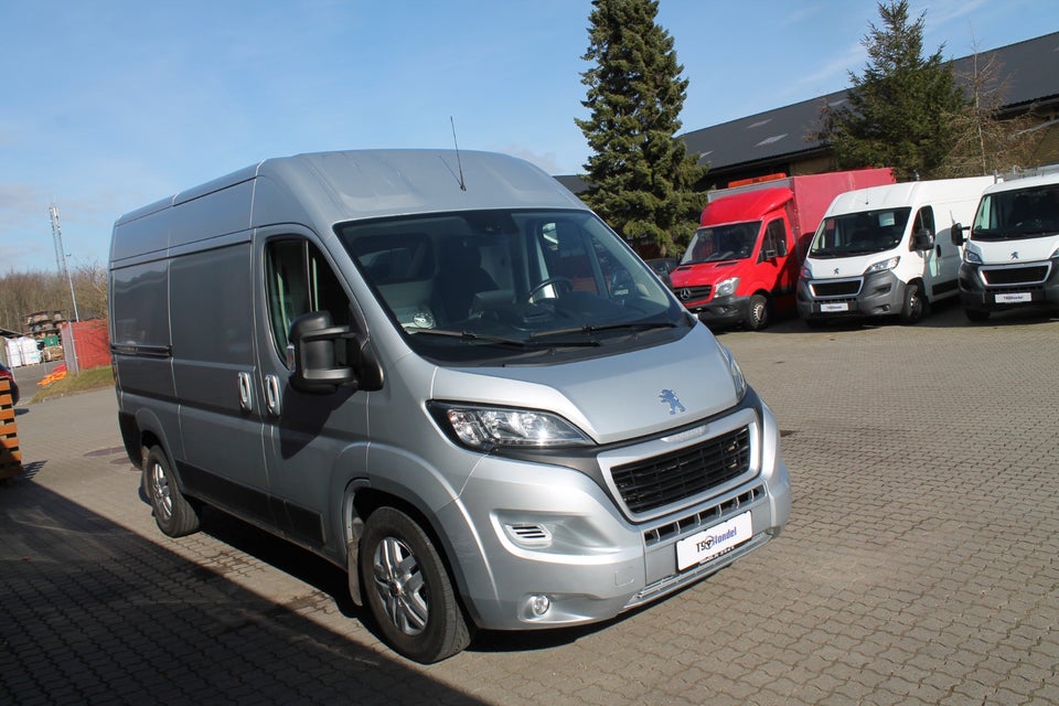Peugeot Boxer 335 2,2 BlueHDi 165 L2H2 Ultimate