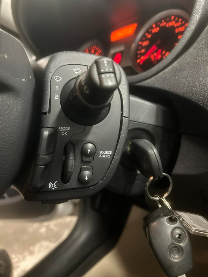 Renault Clio III 1,2 16V Expression 5d