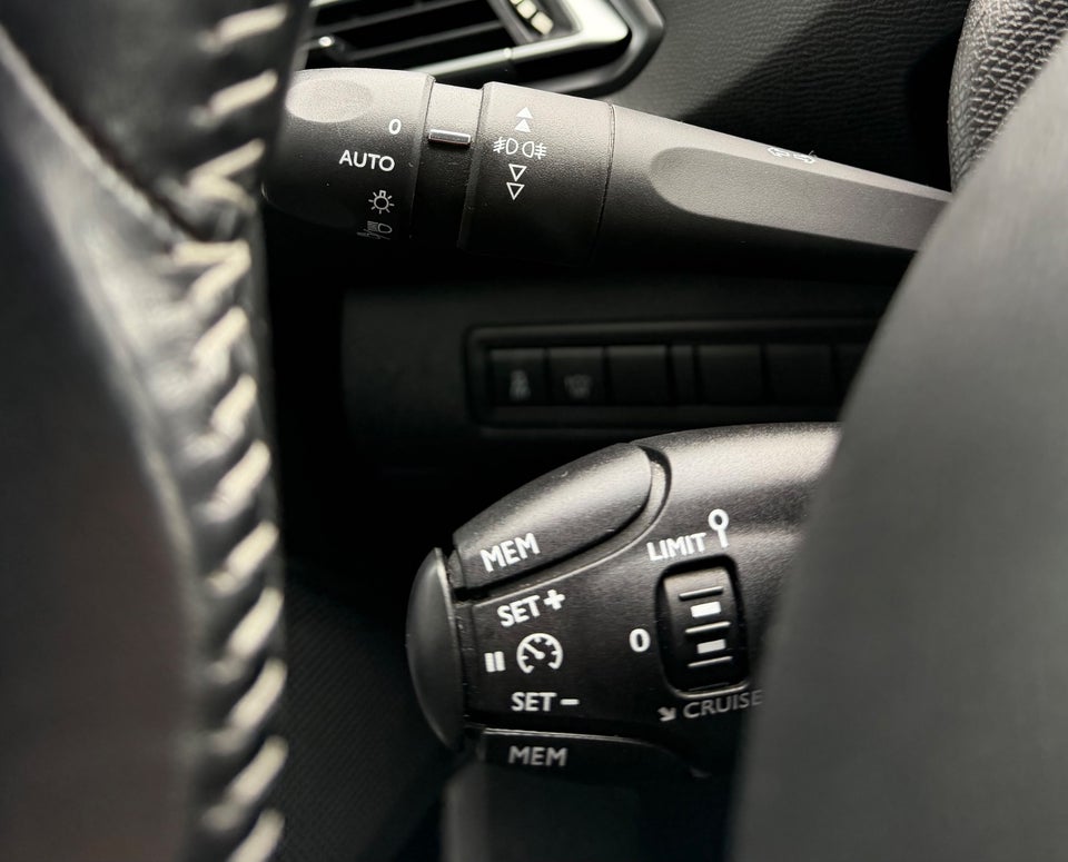 Peugeot 308 1,2 e-THP 130 Active SW 5d