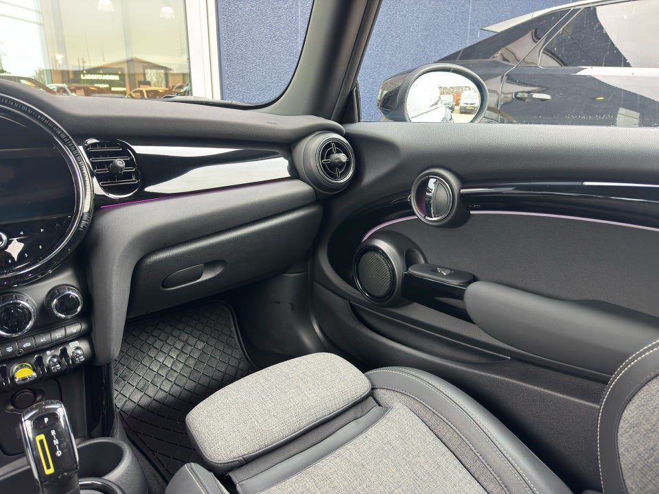 MINI Cooper SE Essential 3d