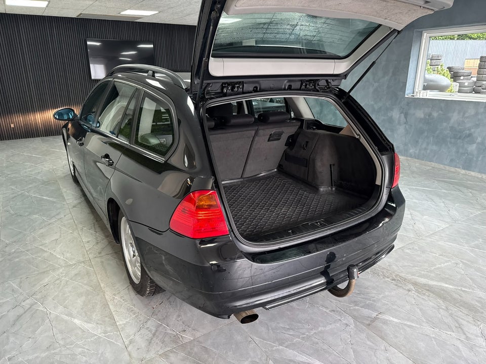 BMW 320i 2,0 Touring 5d