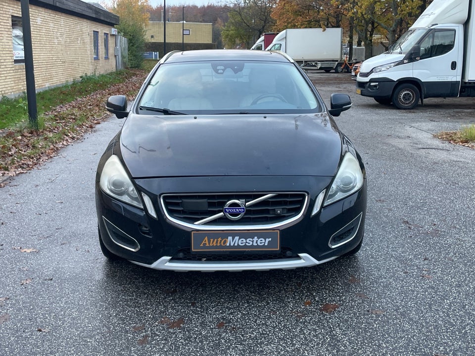 Volvo V60 3,0 T6 Summum aut. AWD 5d