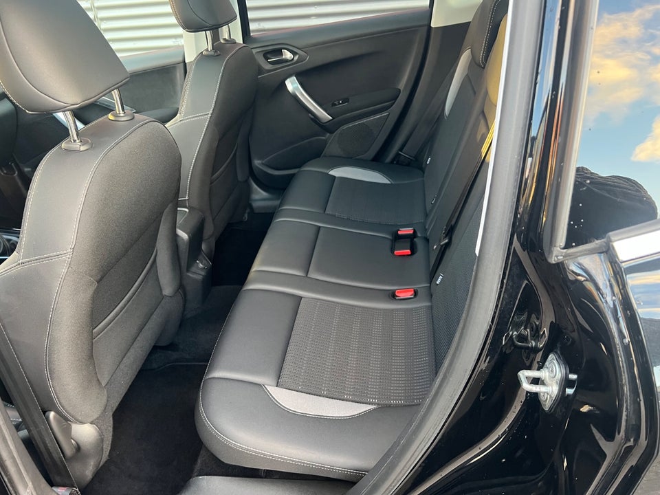 Peugeot 2008 1,5 BlueHDi 100 Prestige Sky 5d