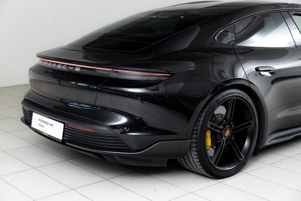 Porsche Taycan Turbo S 4d